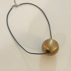 Elegant Gold Pendant Necklace